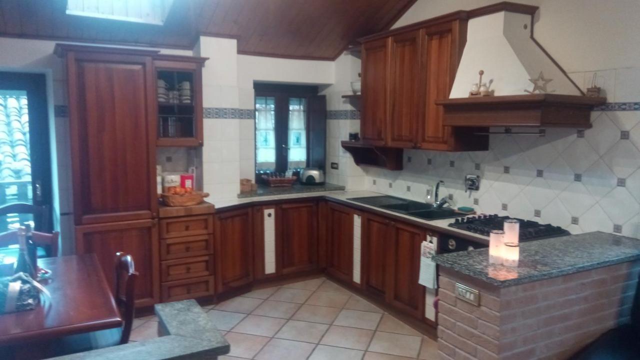 Casa Del Rustico, Indipendente Vista Sacra Con Dipinto Βίλα Caprie Εξωτερικό φωτογραφία