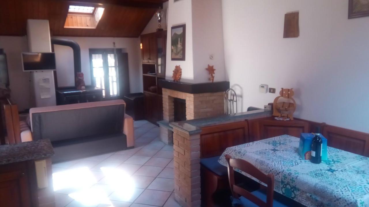 Casa Del Rustico, Indipendente Vista Sacra Con Dipinto Βίλα Caprie Εξωτερικό φωτογραφία
