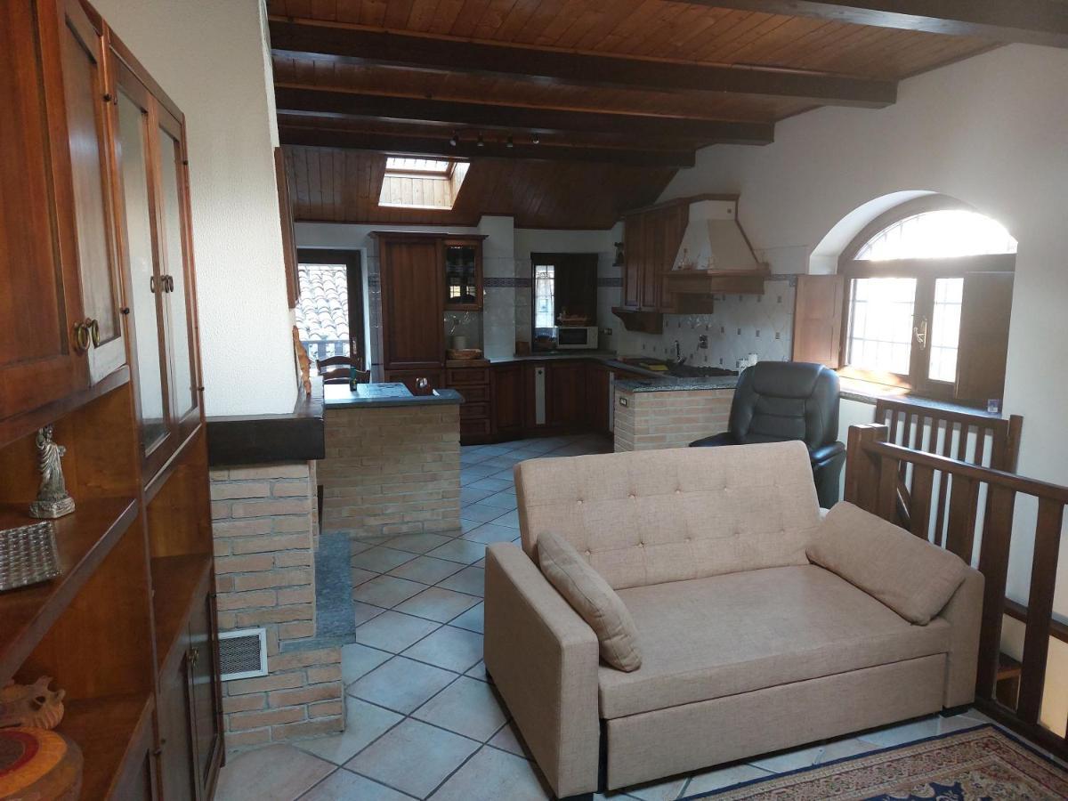 Casa Del Rustico, Indipendente Vista Sacra Con Dipinto Βίλα Caprie Εξωτερικό φωτογραφία