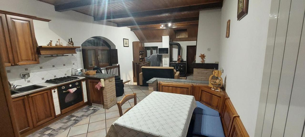 Casa Del Rustico, Indipendente Vista Sacra Con Dipinto Βίλα Caprie Εξωτερικό φωτογραφία