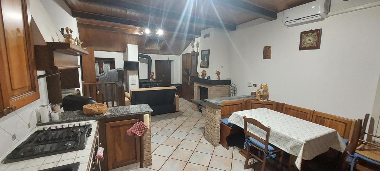 Casa Del Rustico, Indipendente Vista Sacra Con Dipinto Βίλα Caprie Εξωτερικό φωτογραφία